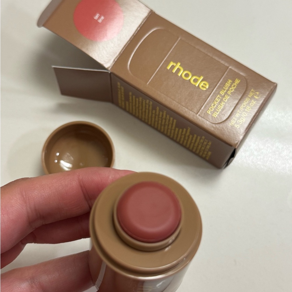 Rhode Pocket Blush in tan line